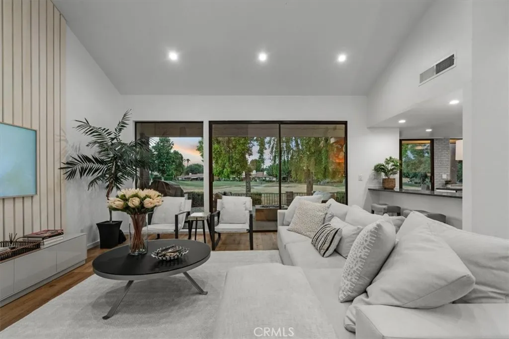 172 S Castellana, Palm Desert, California 92260 home-pic-6